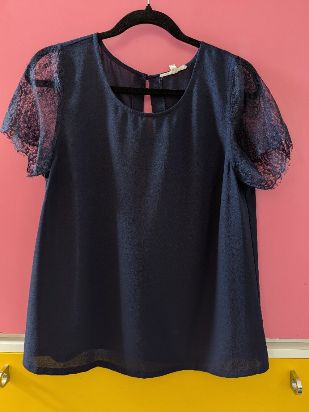 41 Hawthorn Stitch Fix Navy Lace Sleeve Short Sleeve Blouse Keyhole Back Size M